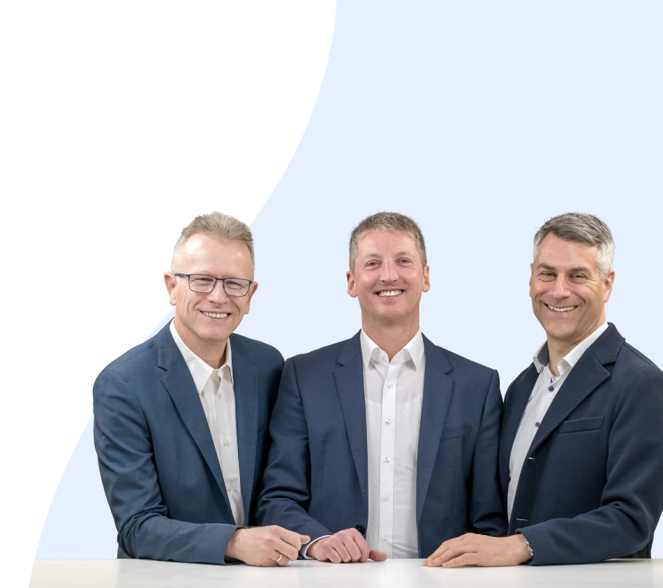 Die Geschäftsführer von crossbase: Links Albrecht Bosler, Leiter Entwicklung, in der Mitte Thomas Kern, CEO und rechts Jochen Muffler, zuständig für Marketing und Finanzen